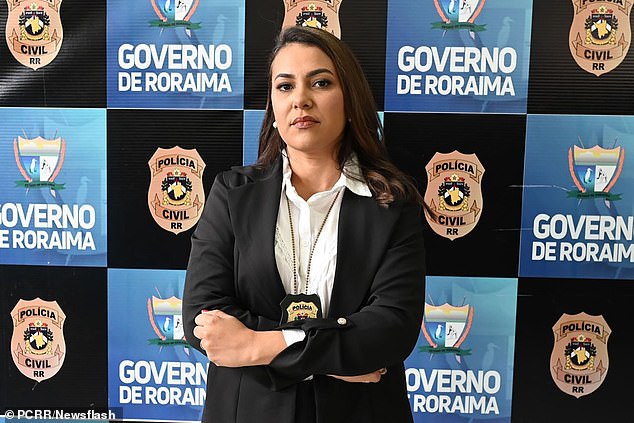 Gislayne Silva de Deus (en la foto), de 36 años, ayudó a arrestar al asesino de su padre Givaldo José Vicente de Deus, de 35 años, quien recibió un disparo a quemarropa por una deuda de 20 libras esterlinas en Boa Vista, Brasil, en febrero de 1999, según a los medios locales