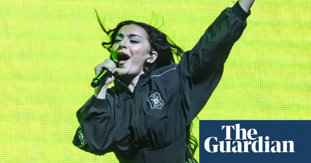 Verano mocoso en Australia: Charli xcx encabezará el cartel del festival Laneway 2025
