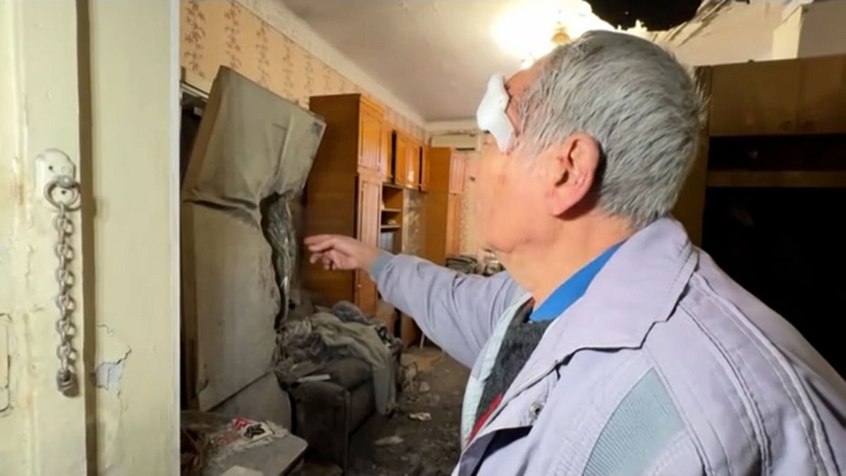 Video. Pensionistas escapan de la muerte tras el impacto de un cohete ruso en su casa en Kherson
