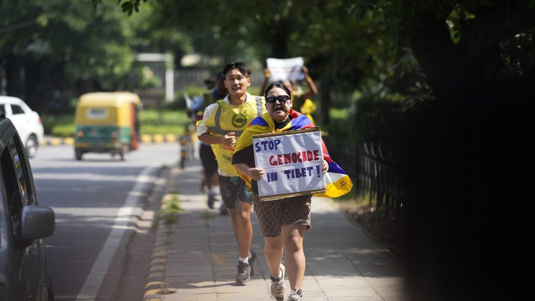 Video. Tibetanos protestan frente a la embajada de China en India
