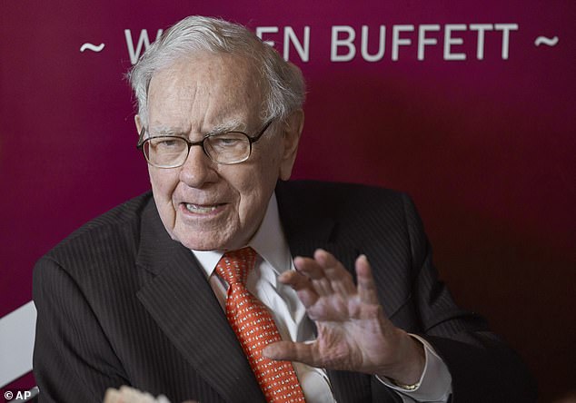 Warren Buffett, presidente y director ejecutivo de Berkshire Hathaway, no dará respaldo presidencial, dijo su compañía