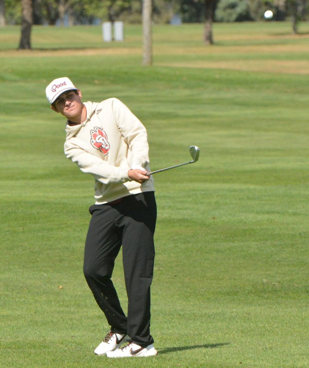 Watertown fue rechazado en su intento por ganar el cuarto título consecutivo de golf masculino de ESD; Roncalli gana la Región 1A
