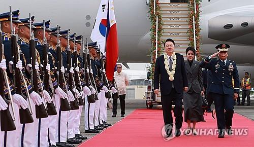 Yoon arrives in Philippines on first leg of Southeast Asia trip