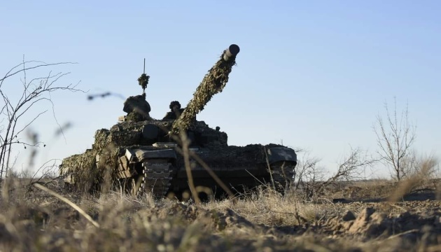 114 enfrentamientos en primera línea a lo largo del día, y los combates continúan en ocho frentes.
