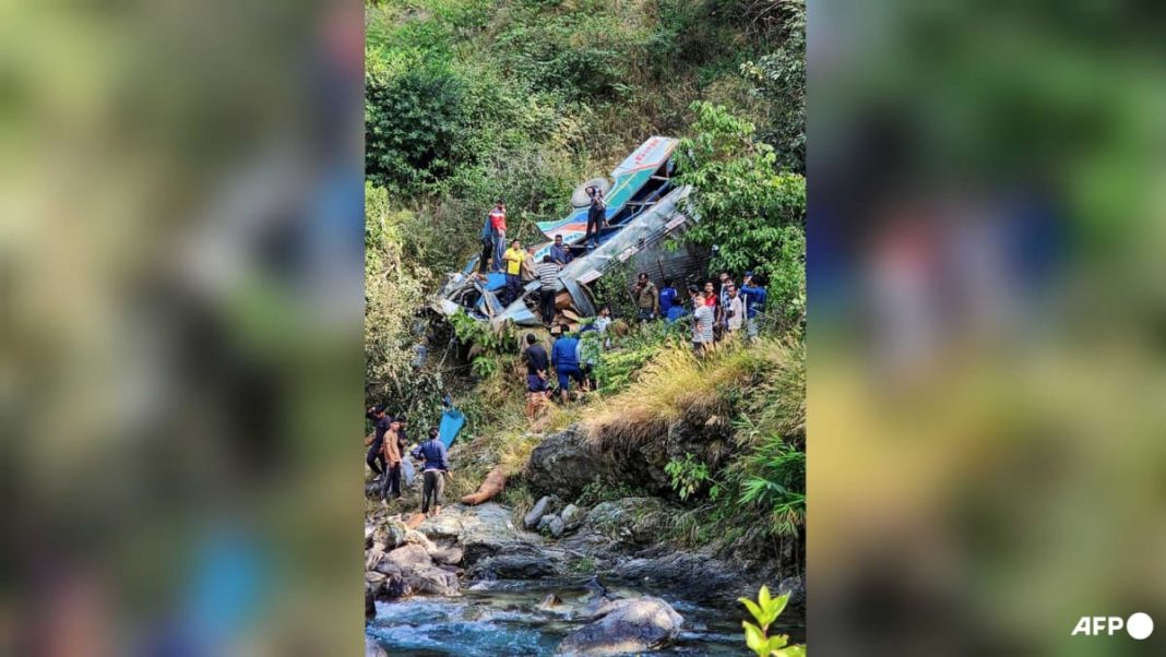 36 muertos en accidente de autobús en el Himalaya indio
