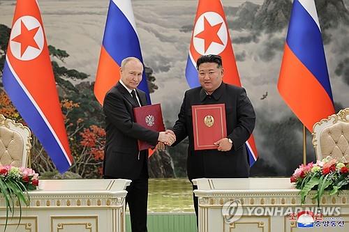 (3rd LD) N. Korea's Kim finalizes defense pact with Russia