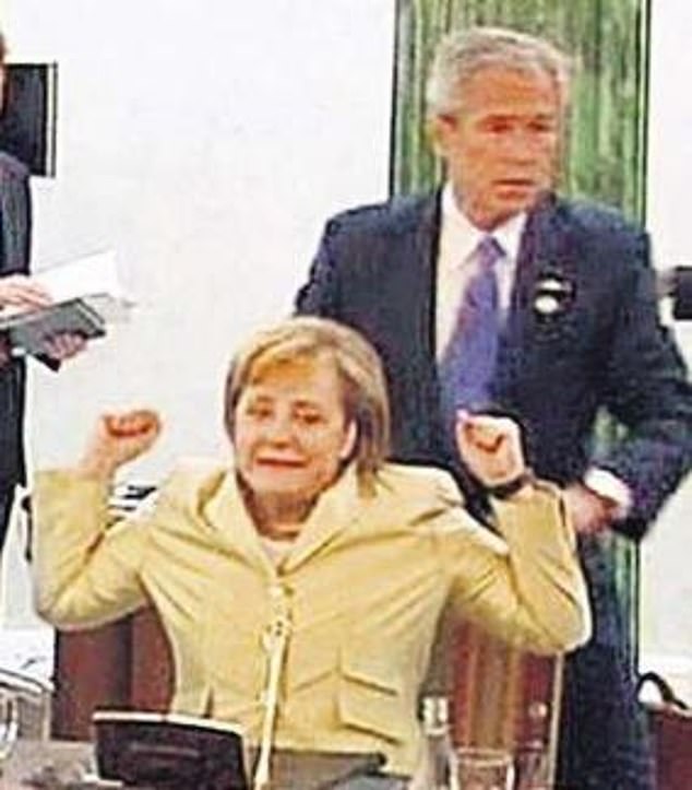 Divertida, pero no sexista: Merkel defiende en sus memorias el momento en que George W. Bush, entonces presidente de Estados Unidos, le dio un masaje en la espalda durante la cumbre del G8 en Rusia en 2008