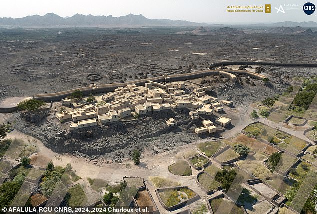 Los investigadores crearon una representación en 3D de cómo habría sido al-Natah (en la foto). Incluía una necrópolis en el centro, rodeada de viviendas de residentes y un muro de 14 kilómetros que rodeaba la ciudad.