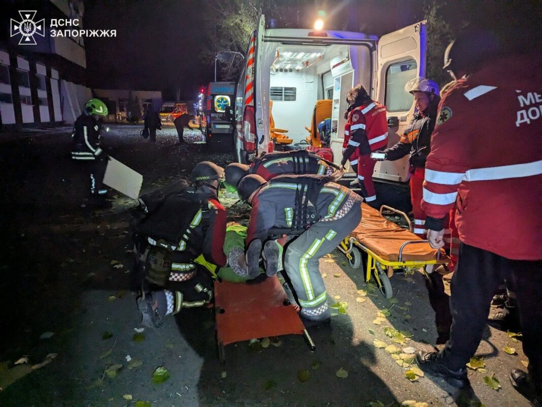 Ataque ruso a Zaporizhzhia deja un muerto y al menos 18 heridos, incluidos niños
