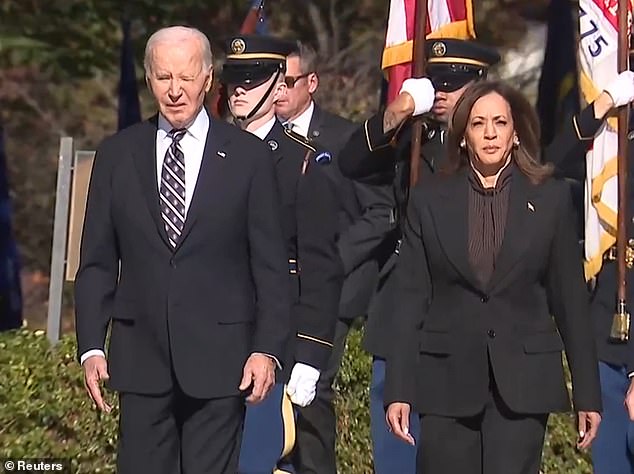 El presidente Joe Biden (izquierda) y la vicepresidenta Kamala Harris (derecha) aparecieron juntos por primera vez desde la derrota de Harris en las elecciones presidenciales ante el expresidente Donald Trump.