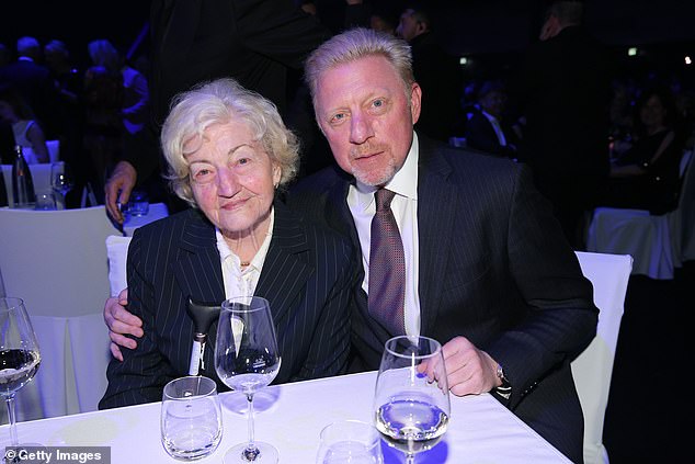 Boris Becker con su madre Elvira. Falleció a la edad de 89 años y fue encontrada sin vida el jueves por la mañana en su apartamento de Leimen, Baden-Württemberg.