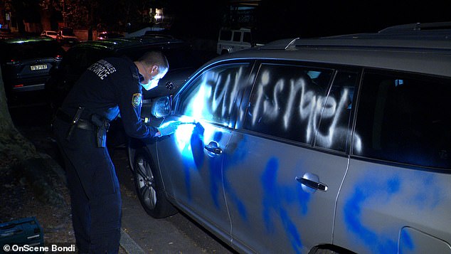 Un coche fue incendiado y muchos otros pintaron grafitis con lemas antiisraelíes durante la noche en Sydney.