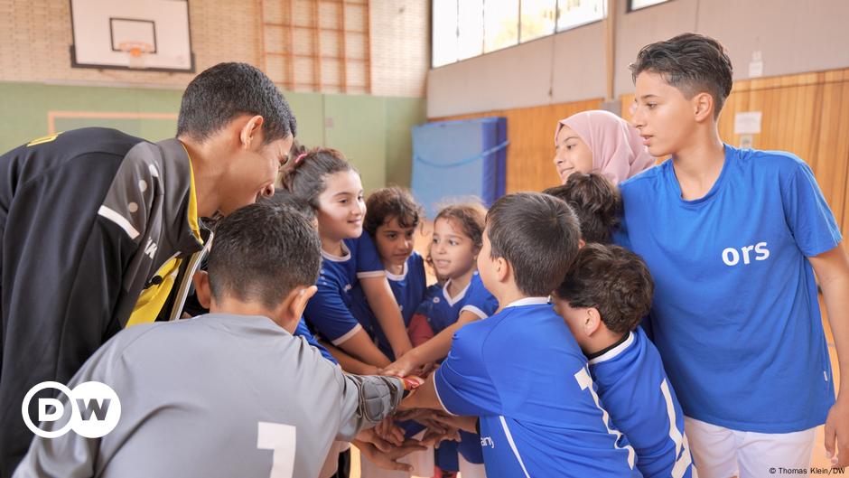 Cómo un club de fútbol alemán hace que los refugiados se sientan como en casa
