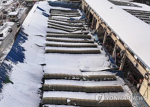 Recovery efforts continue after heavy snowfall; gov&apos;t sets up support headquarters