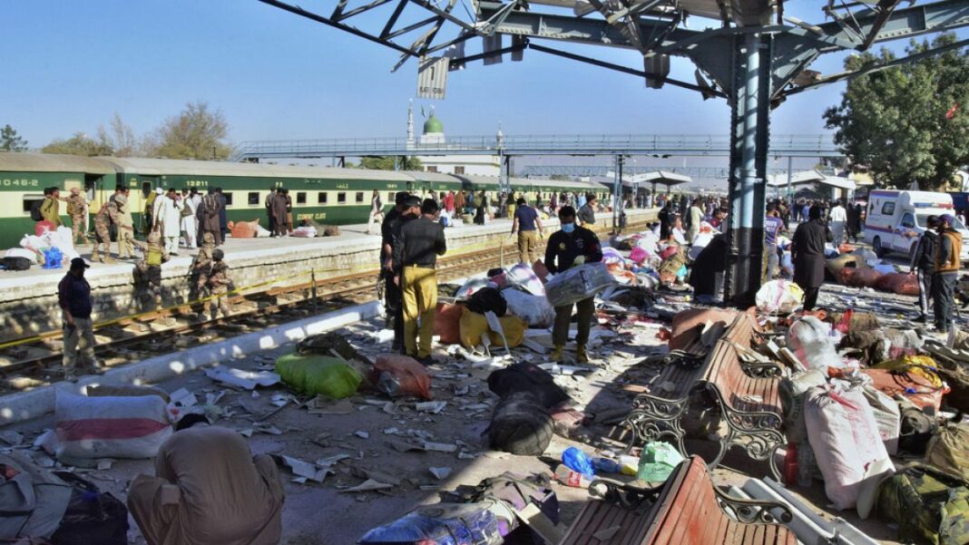 Decenas de muertos en el suroeste de Pakistán tras un atentado suicida con bomba
