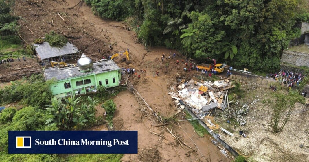 Deslizamientos de tierra e inundaciones repentinas azotan Sumatra en Indonesia: 16 muertos y 6 desaparecidos
