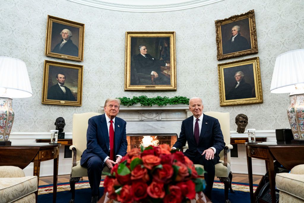 Donald Trump le dice al New York Post que él y Biden discutieron la guerra de Ucrania en una reunión en DC
