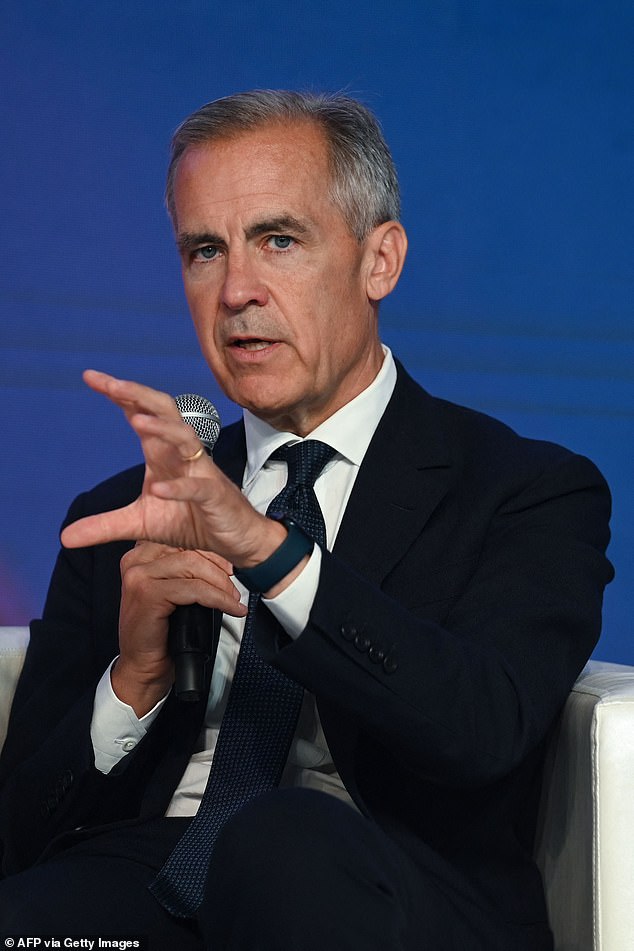 Mark Carney, ex gobernador del Banco de Inglaterra, respaldó a Reeves como ¿una economista seria¿ y comentó: ¿Comenzó su carrera en el Banco de Inglaterra, por lo que comprende el panorama general¿