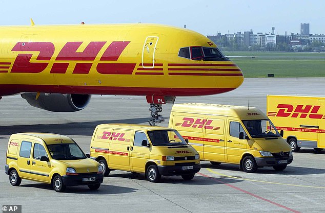 Informes polacos afirman que dos dispositivos incendiarios que habían sido enviados a través de un centro logístico de DHL el 22 de julio a Birmingham, Inglaterra, y Leipzig, Alemania, provocando un incendio, estaban escondidos entre un paquete de 