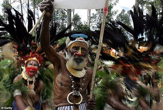 En lo profundo de las remotas selvas de Papúa Nueva Guinea siguen existiendo misteriosas creencias en hechicería, espíritus y brujería (foto de archivo)