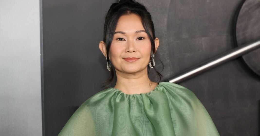 El elenco de Cumbres Borrascosas agrega a Hong Chau, Alison Oliver y más a la adaptación de Emerald Fennell
