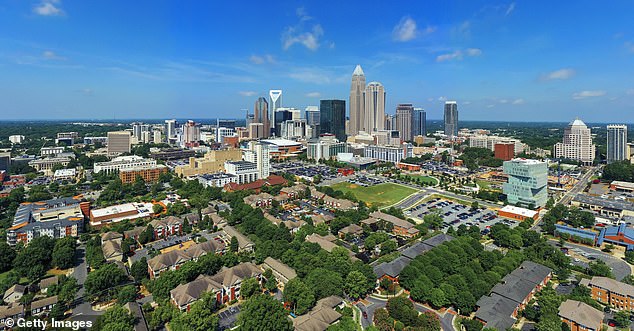 El año pasado, Texas, Florida y Carolina del Norte fueron los destinos más populares para los inmigrantes nacionales. (En la foto: Centro de Charlotte, Carolina del Norte)