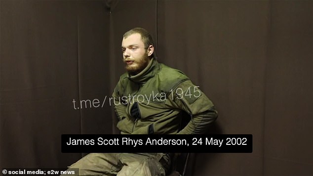 El británico desfiló hoy frente a las cámaras, donde dio su nombre como James Scott Rhys Anderson. Anderson, o posiblemente Andersen, afirmó que sirvió en el ejército británico de 2019 a 2023.