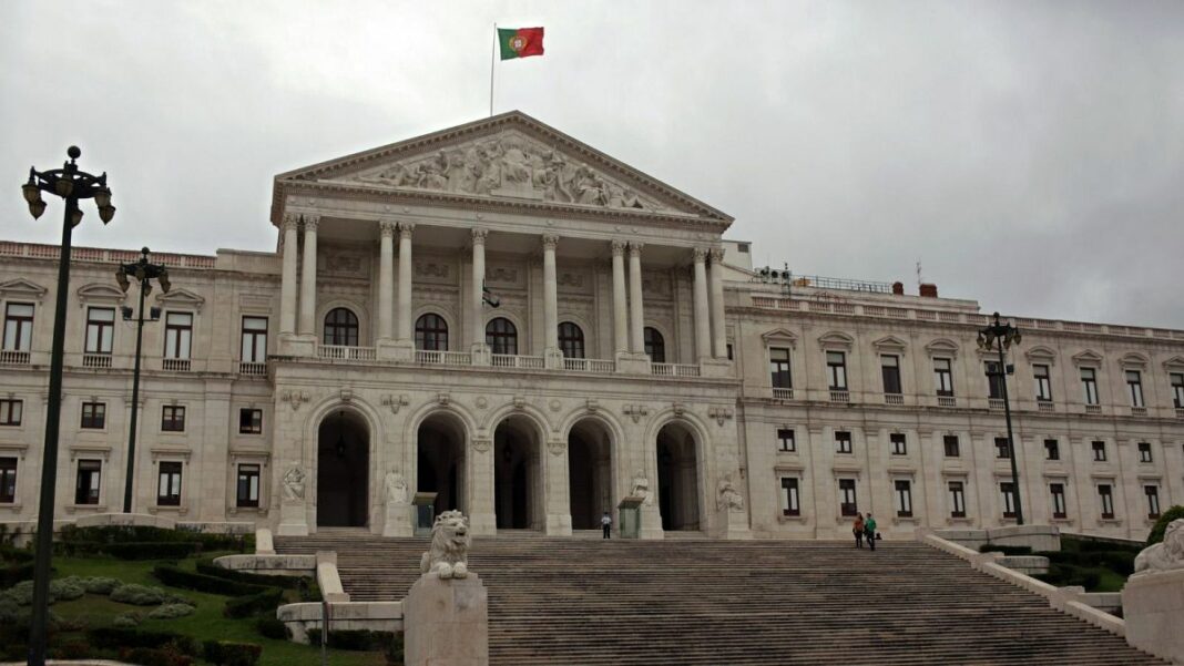 El permiso parental ampliado en Portugal se enfrenta a retrasos hasta al menos 2025
