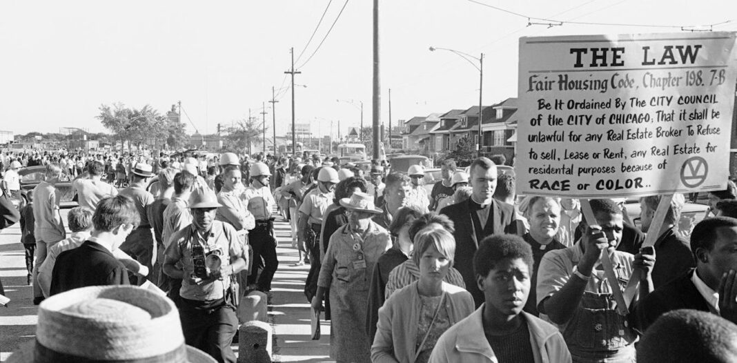 El próximo secretario de HUD de Trump tendría mucho que hacer para abordar la historia de la política de vivienda racista, y los propios comentarios y la historia de Trump sugieren que eso es poco probable.
