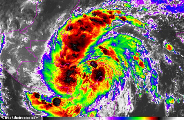 Un rastreador de huracanes ha revelado que Sara no alcanzará la categoría de huracán y ha sido degradada a tormenta tropical.