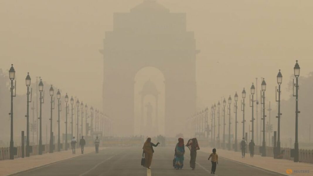 El smog tóxico persiste en el norte de la India; La contaminación de Delhi sigue siendo grave
