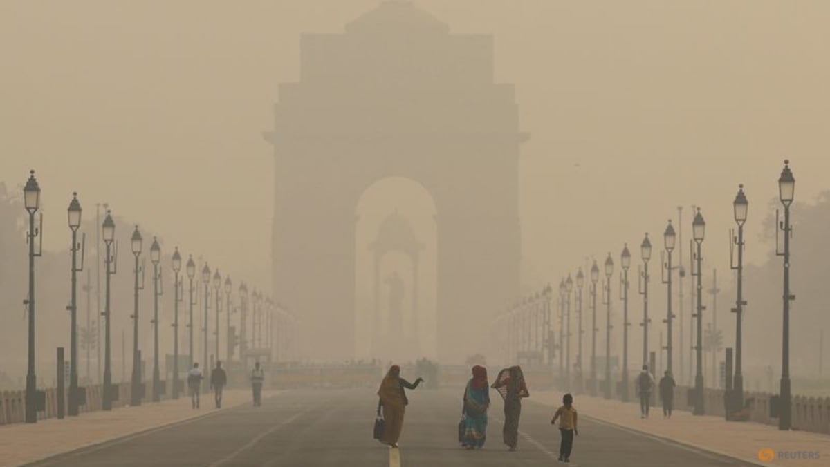 El smog tóxico persiste en el norte de la India; La contaminación de Delhi sigue siendo grave
