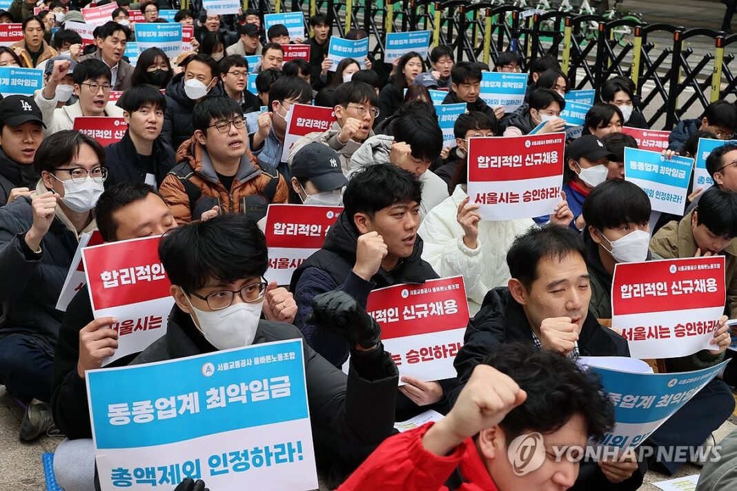 Seoul Metro's No. 3 union threatens strike on Dec. 6