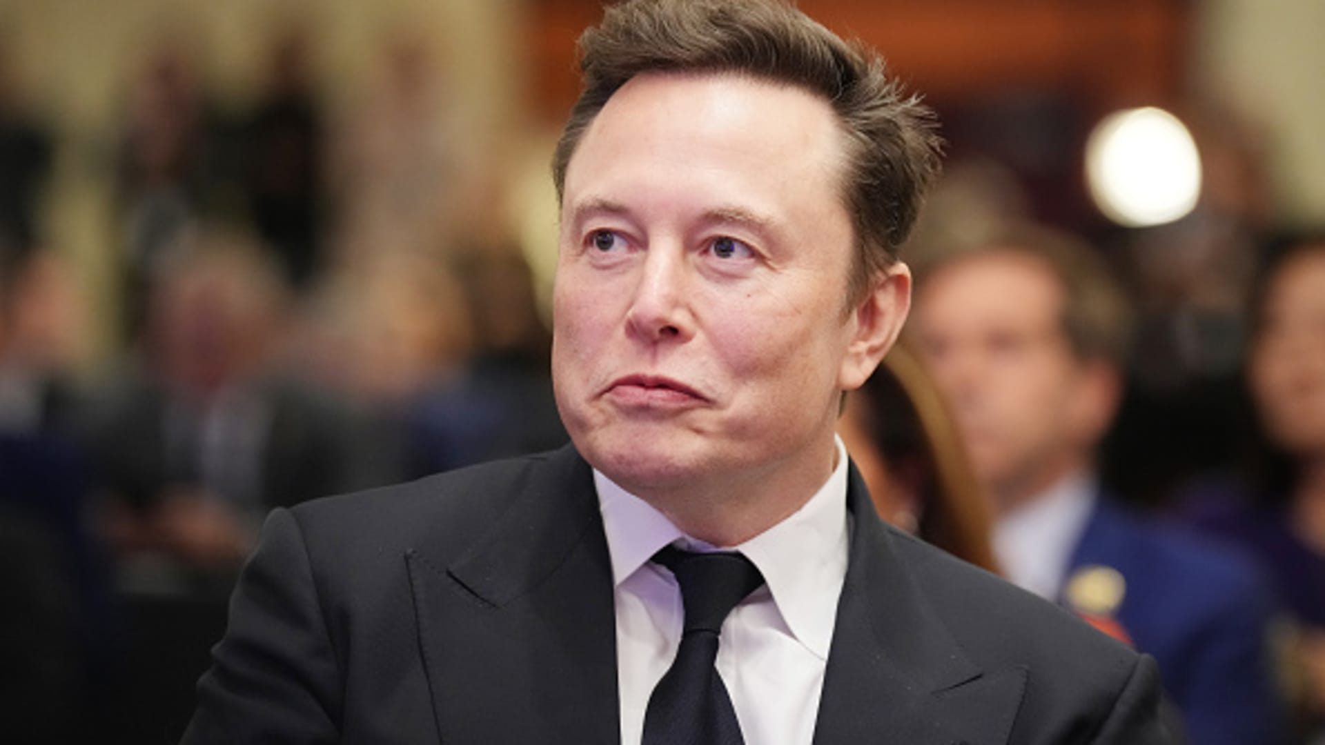 Elon Musk asiste a la primera reunión postelectoral de Trump con los republicanos de la Cámara de Representantes en DC
