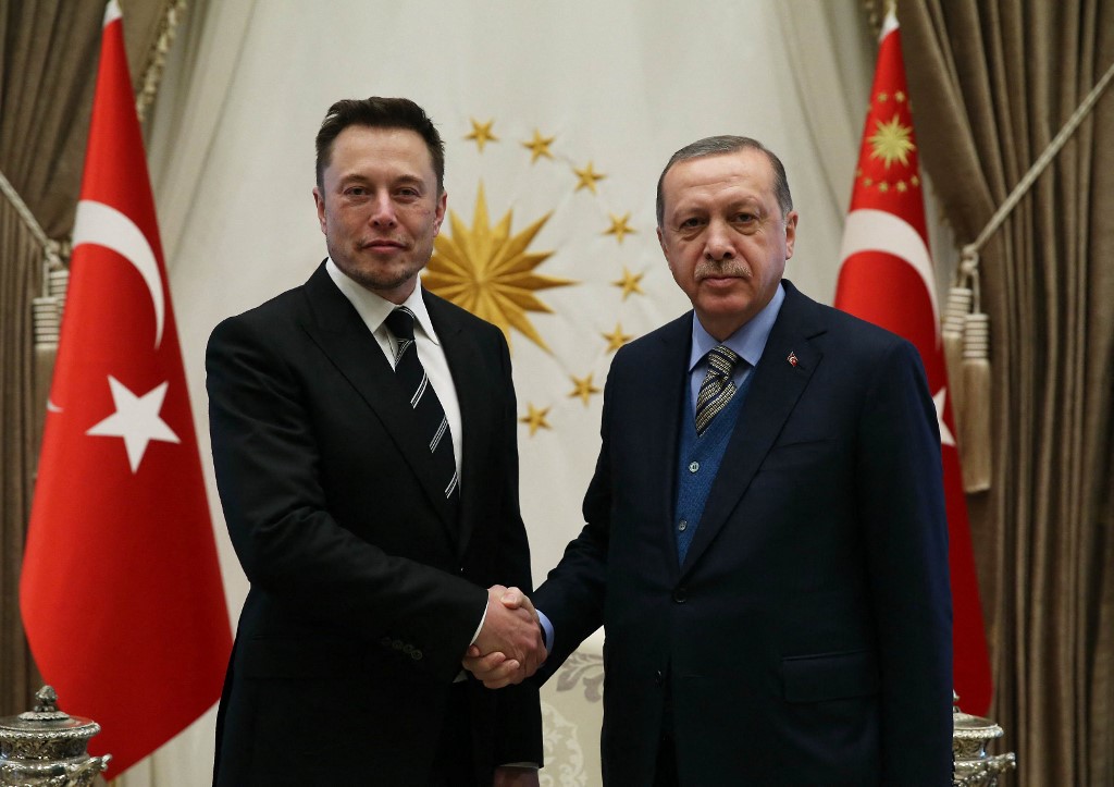 Erdogan de Turquía quiere trabajar con Elon Musk en iniciativas tecnológicas
