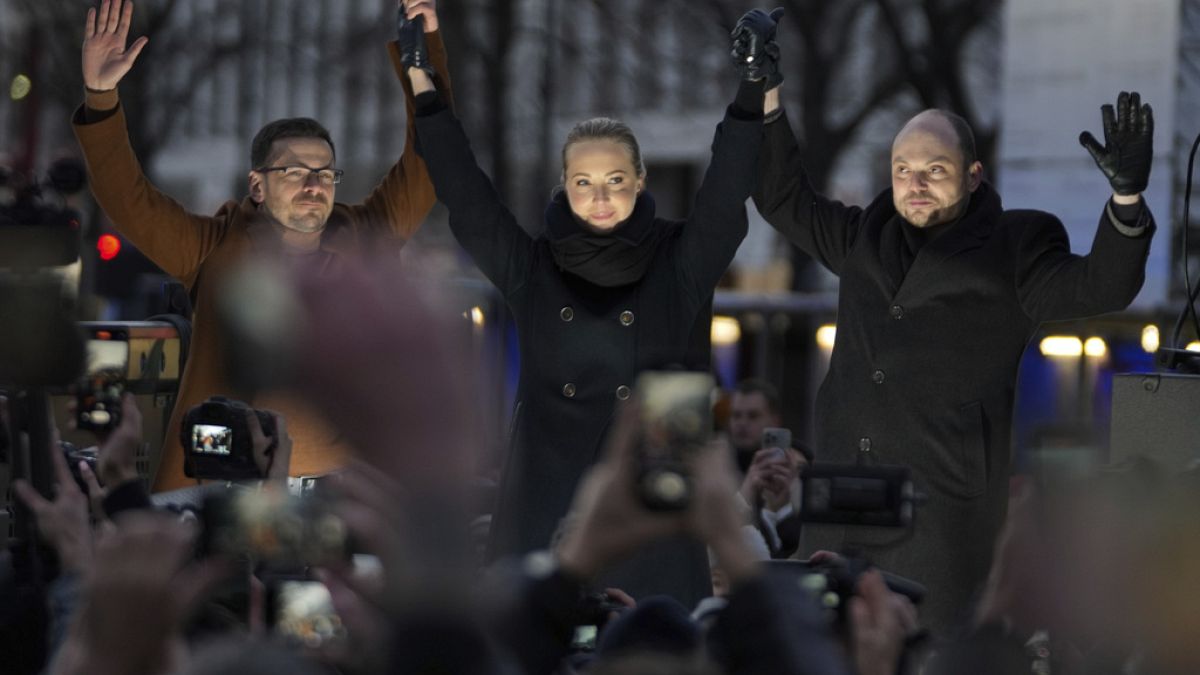 Figuras de la oposición rusa marchan contra Putin en Berlín
