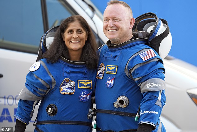 Los astronautas de la NASA Sunita Williams y Barry Wilmore el 5 de junio, preparándose para el lanzamiento de Starliner que los llevaría a la Estación Espacial Internacional.