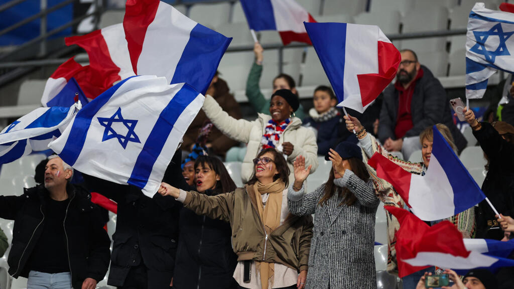 Fuertes medidas de seguridad mientras Israel impide que Francia empate en el partido de fútbol de París
