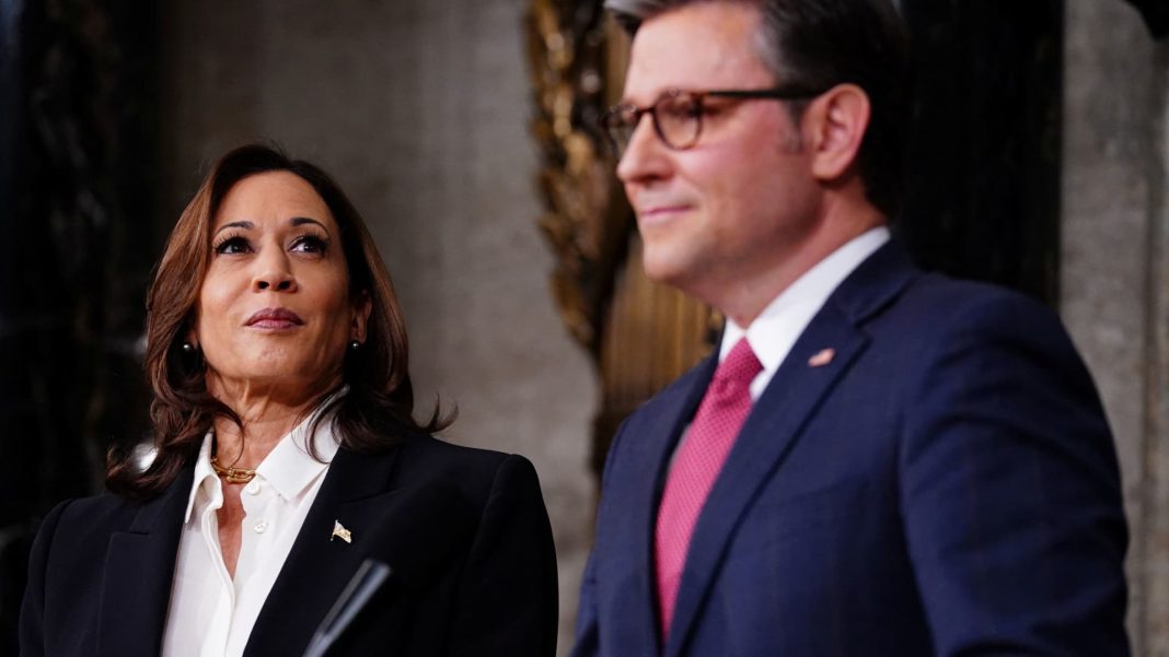 Harris defiende la Ley CHIPS después de que el presidente de la Cámara de Representantes, Johnson, sugiriera que el Partido Republicano intentaría derogar la ley
