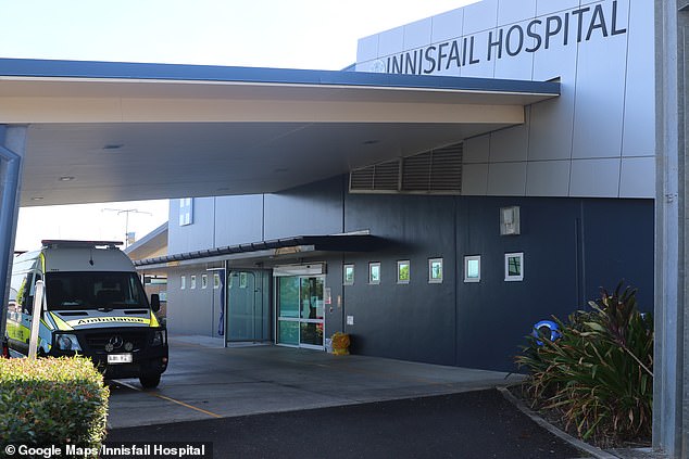 La niña fue trasladada de urgencia al Hospital Innisfail, donde murió poco tiempo después.