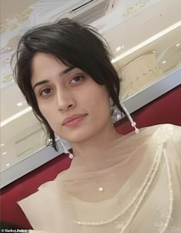 Zara Bibi (en la foto) fue denunciada como desaparecida la semana pasada antes de que agentes de la policía local descubrieran partes de su cuerpo en tres bolsas separadas esparcidas por la ciudad de Daska en Pakistán.