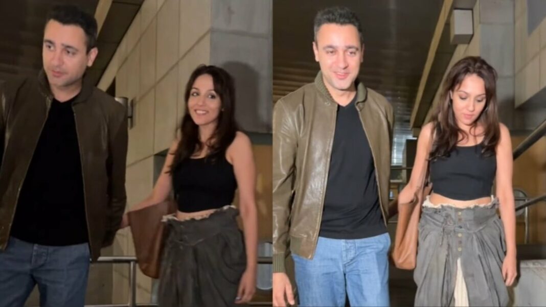 Imran Khan y su novia Lekha Washington se toman de la mano mientras salen para una cita y posan para los paparazzi. Mirar
