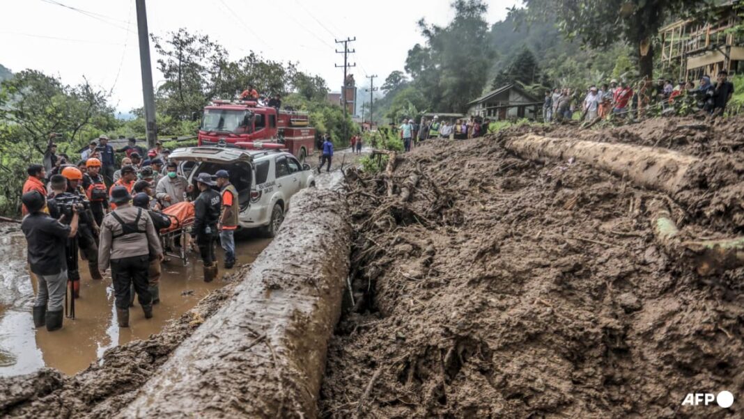 Inundación en Indonesia deja 16 muertos y siete desaparecidos: Agencia de Desastres
