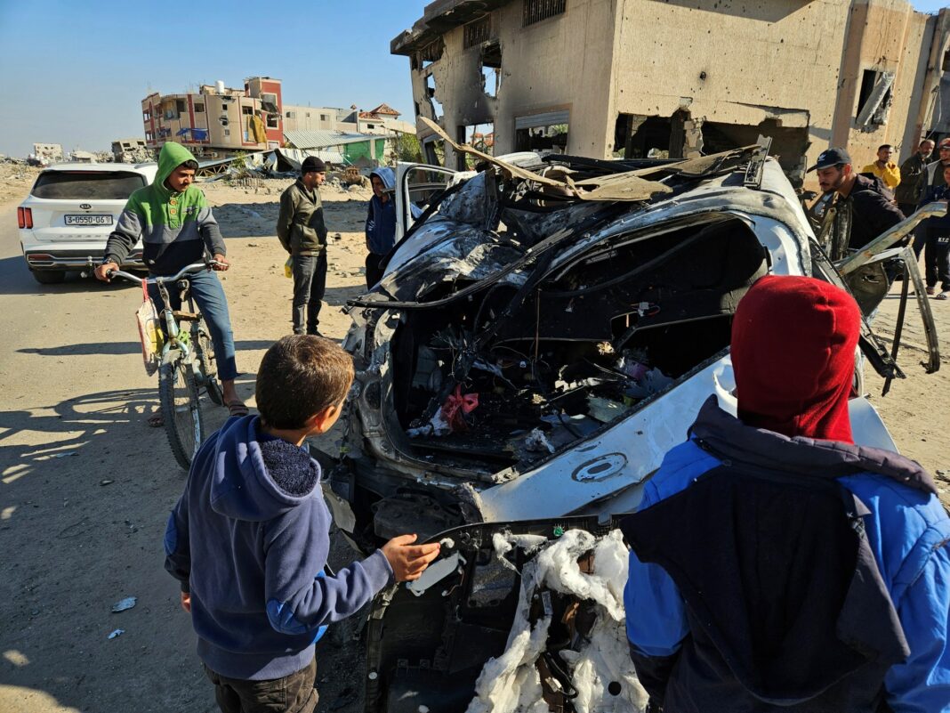 Israel mata a tres trabajadores humanitarios de World Central Kitchen mientras ataca Gaza
