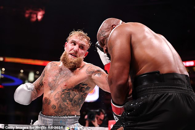 Jake Paul aceptó una pelea con Daniel Dubois (arriba) después de que el campeón mundial de peso pesado de la FIB se acercara a través de Instagram para ofrecerle una oportunidad por el campeonato.