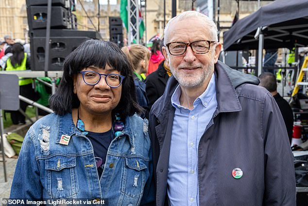 La ex líder laborista y amiga íntima y aliada Diane Abbott habló cuando Kiev utilizó las poderosas armas fuera de sus propias fronteras por primera vez después de haber sido autorizada personalmente por Sir Keir Starmer.