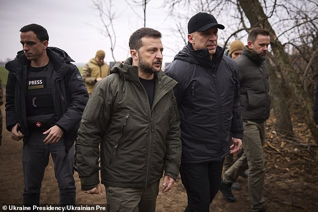 Joe Rogan afirma que el presidente ucraniano Volodymyr Zelenskyy (en la foto) quería estar en su podcast para hablar sobre la invasión rusa, pero no sucedió