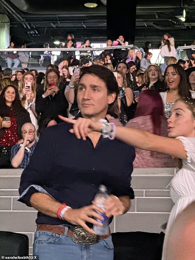 El primer ministro de Canadá, Justin Trudeau, fue visto en un concierto de Taylor Swift en Toronto el viernes por la noche.