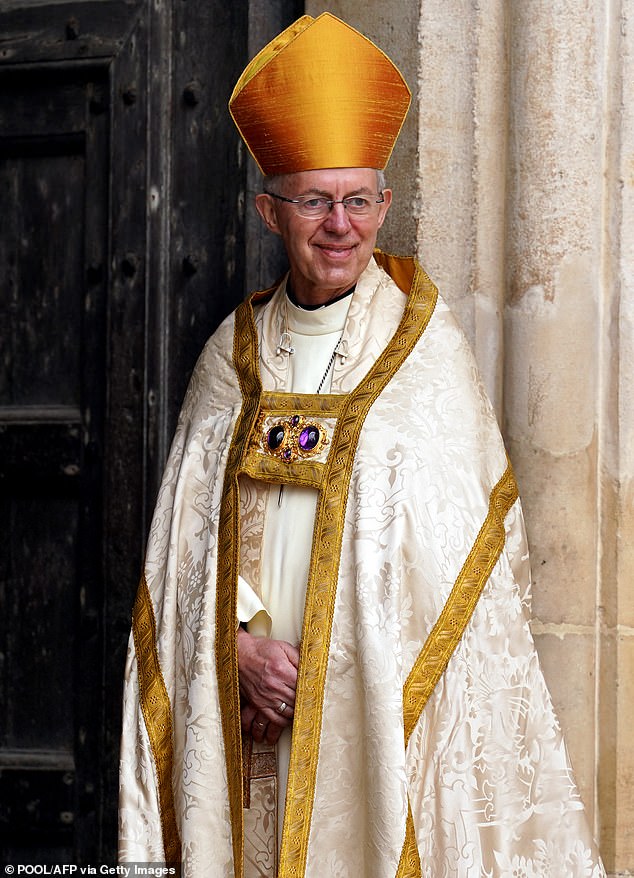 El 'desvergonzado' Justin Welby (en la foto) asistió a una reunión de los 'grandes y buenos' el día después de que se vio obligado a renunciar por el peor escándalo de abuso infantil de la Iglesia, reveló el editor de Private Eye.