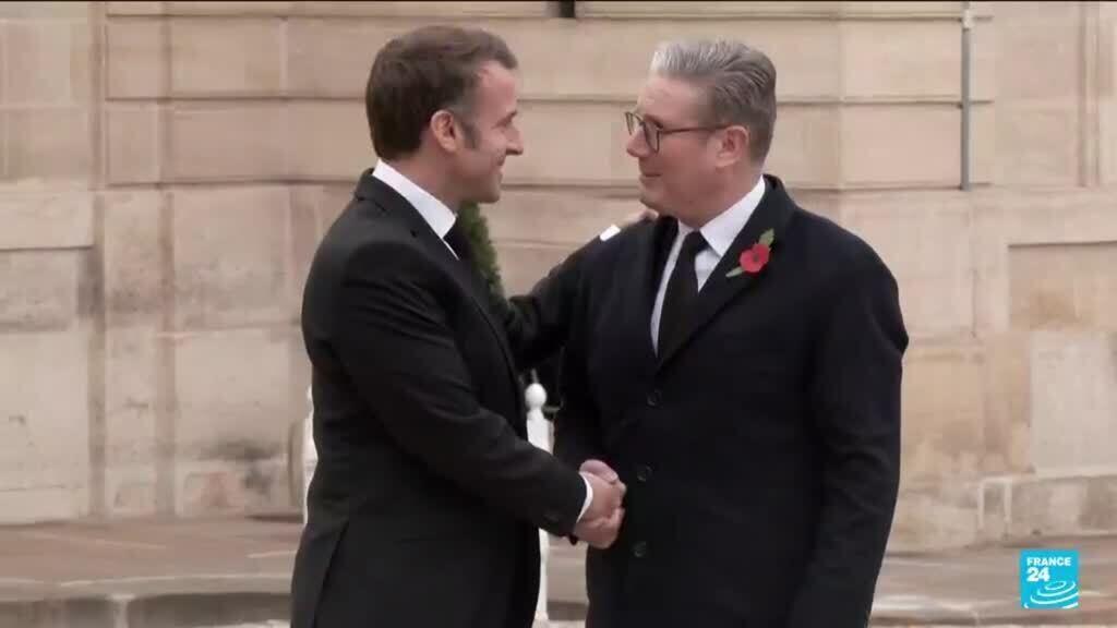 Keir Starmer del Reino Unido se une a Emmanuel Macron en París mientras Francia conmemora el día del armisticio de la Primera Guerra Mundial
